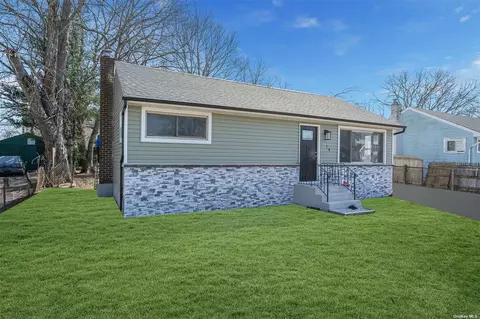 19 Prospect St, Amityville, NY 11701