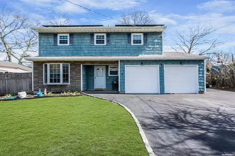 91 Ronkonkoma Blvd, Centereach, NY 11720