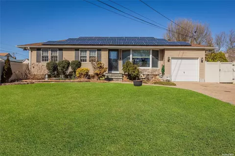 35 Priscilla Ave, Deer Park, NY 11729