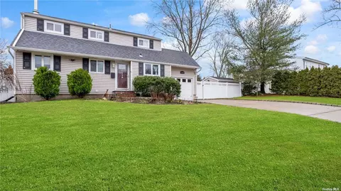 1802 Fire Ave, Medford, NY 11763