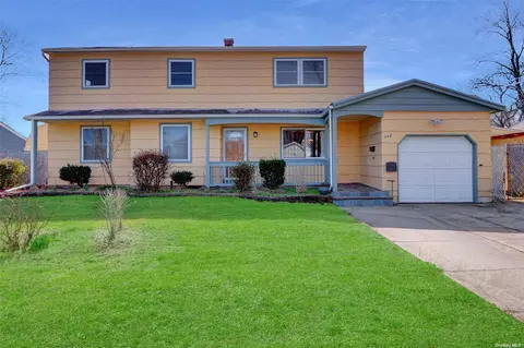 248 New Hampshire Ave, Bay Shore, NY 11706