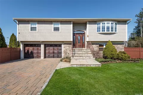 1 Canterbury Ct, Carle Place, NY 11514