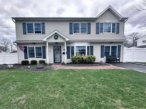2103 Parkside Dr, Seaford, NY 11783