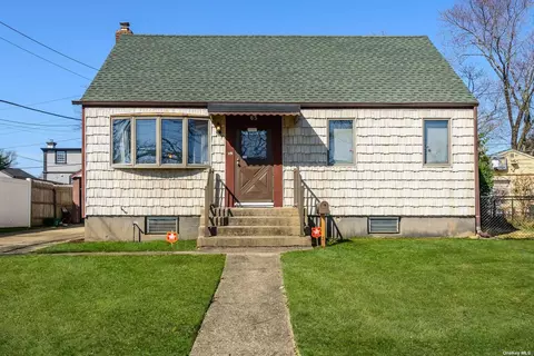 65 N Wantagh Ave, Levittown, NY 11756