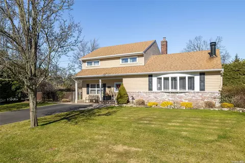33 Marion Rd, Amityville, NY 11701