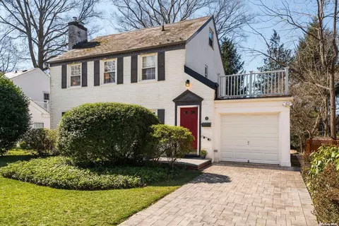 41 Oxford Rd, Manhasset, NY 11030