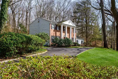 29 Glendale Dr, Oyster Bay Cove, NY 11771