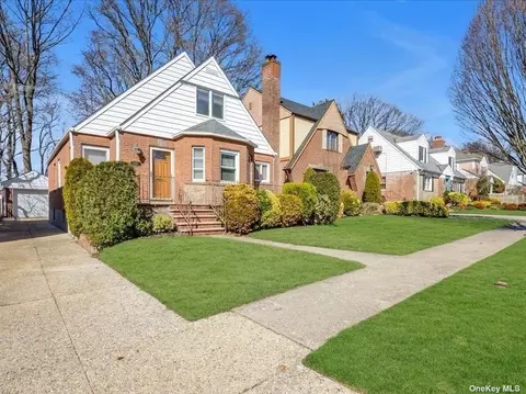 220-27 Kingsbury Ave, Bayside, NY 11364