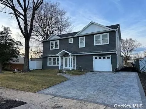 41 Corncrib Ln, Levittown, NY 11756