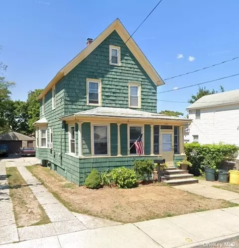 241 John St, Lawrence, NY 11559