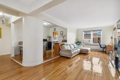 68-61 Yellowstone Blvd #715, Forest Hills, NY 11375