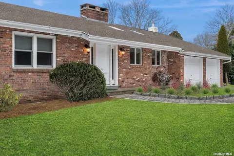 10 Whitfield Rd, Southampton, NY 11968