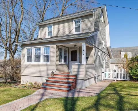 117 Crocus Ave, Floral Park, NY 11001