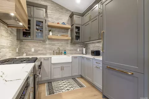 96 Pond View Dr #239, Port Washington, NY 11050