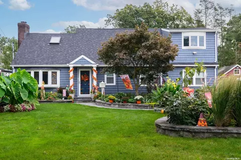 1912 Stuyvesant Ave, East Meadow, NY 11554