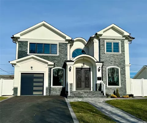 15 Sleepy Ln, Hicksville, NY 11801