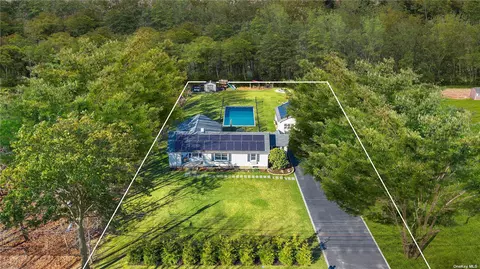 51 Peters Ln, Westhampton Beach, NY 11978