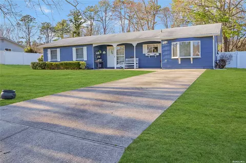 19 Akron, Shoreham, NY 11786