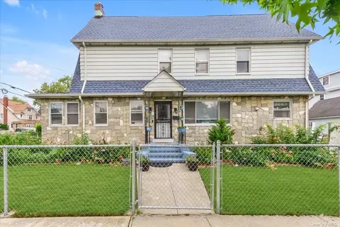 109-01 208th St, Queens Village, NY 11429