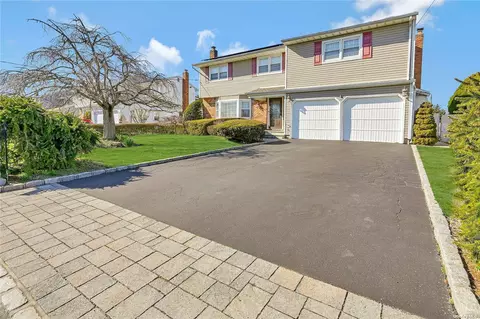 1470 9th St, West Babylon, NY 11704