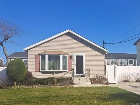 141 Sammis Ave, Deer Park, NY 11729
