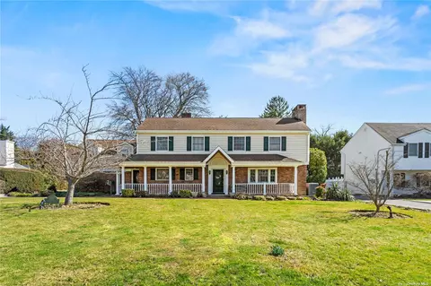22 Orchard Dr, East Williston, NY 11596