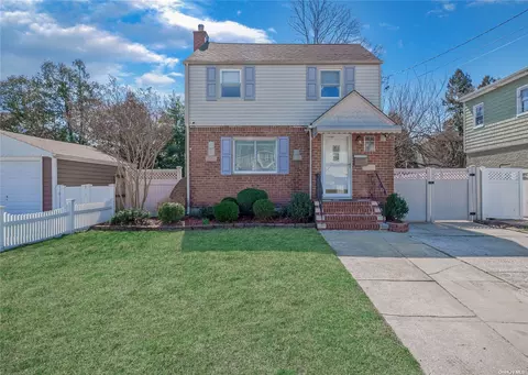 108 Lucille St, Hempstead, NY 11550