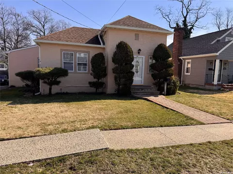 1481 Paul St, North Baldwin, NY 11510