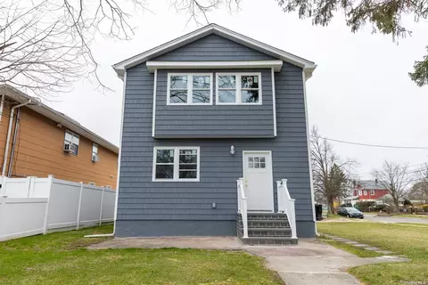 21 Nassau Pkwy, Hempstead, NY 11550