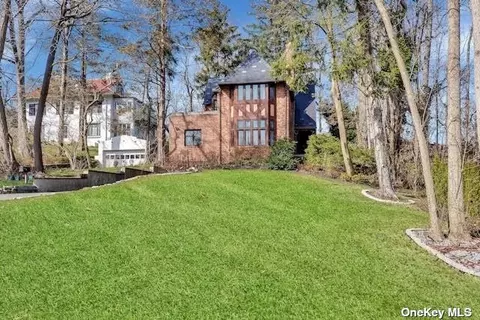 91 Arleigh Rd, Great Neck, NY 11021