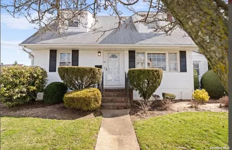 97 Woodside Ave, Baldwin, NY 11510