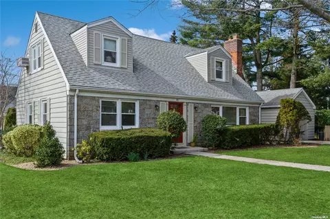 182 Tullamore Rd, Garden City, NY 11530