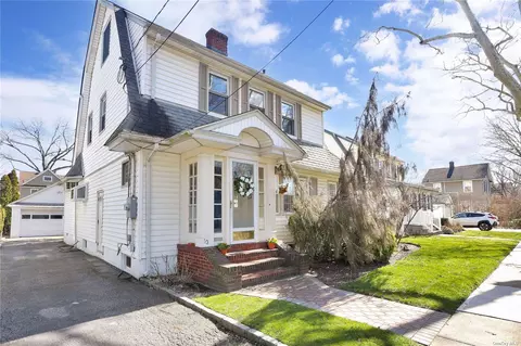 53 Walnut Ave, Floral Park, NY 11001
