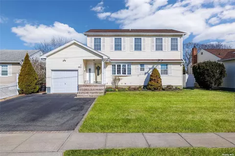 2077 N Jerusalem Rd, East Meadow, NY 11554