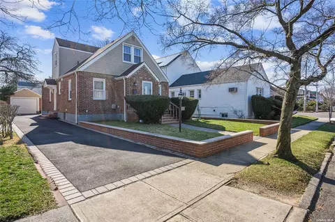 117-47 220th St, Cambria Heights, NY 11411