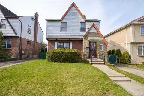 47-44 189 St, Flushing, NY 11358