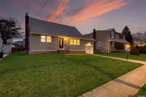 2551 Davenport Pl, North Bellmore, NY 11710