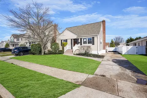 2431 Atlantic Blvd, Wantagh, NY 11793