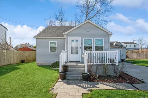 16 Verdi Ter, Lindenhurst, NY 11757