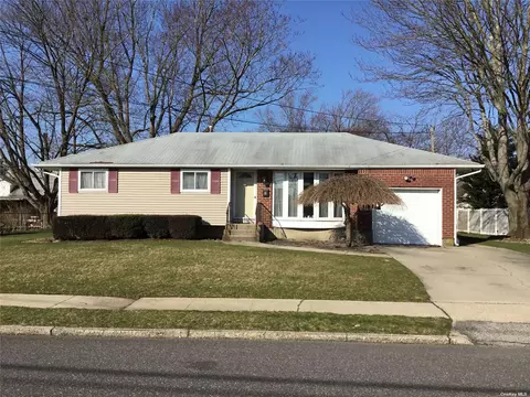 204 Osceola Ave, Deer Park, NY 11729