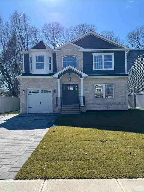 2012 Potter Ave, Merrick, NY 11566