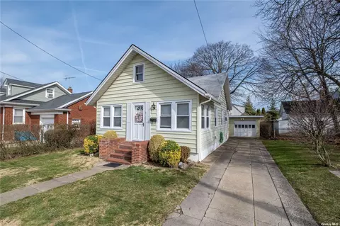 9 W Chester St W, Valley Stream, NY 11580