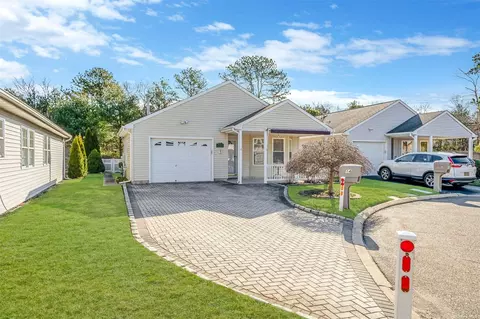 14 Orange Tree #14, Manorville, NY 11949
