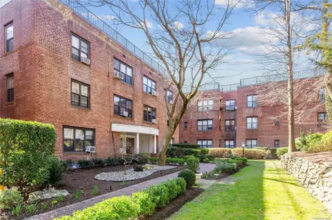 2 Town House Pl #1-C, Great Neck, NY 11021