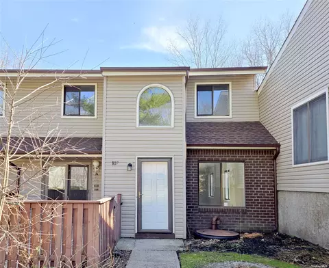 807 Woodland #807, Coram, NY 11727