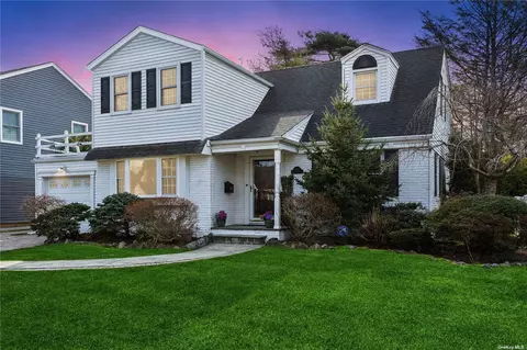 470 Woodbridge Rd, Rockville Centre, NY 11570