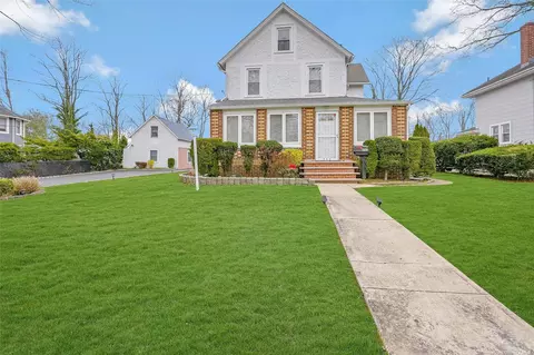 252 Nassau Rd, Huntington, NY 11743