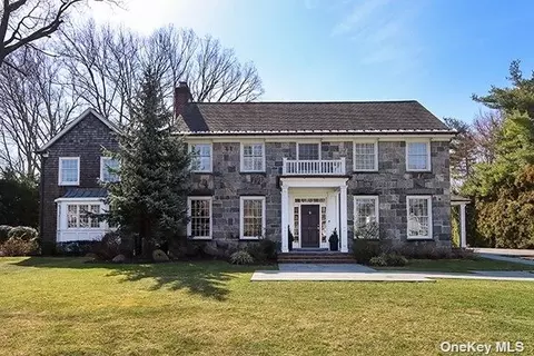 21 Brookside Dr, Port Washington, NY 11050