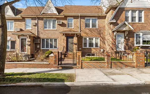 63-16 83rd St, Middle Village, NY 11379