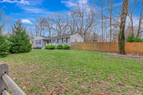 38 Half Mile Rd, Middle Island, NY 11953